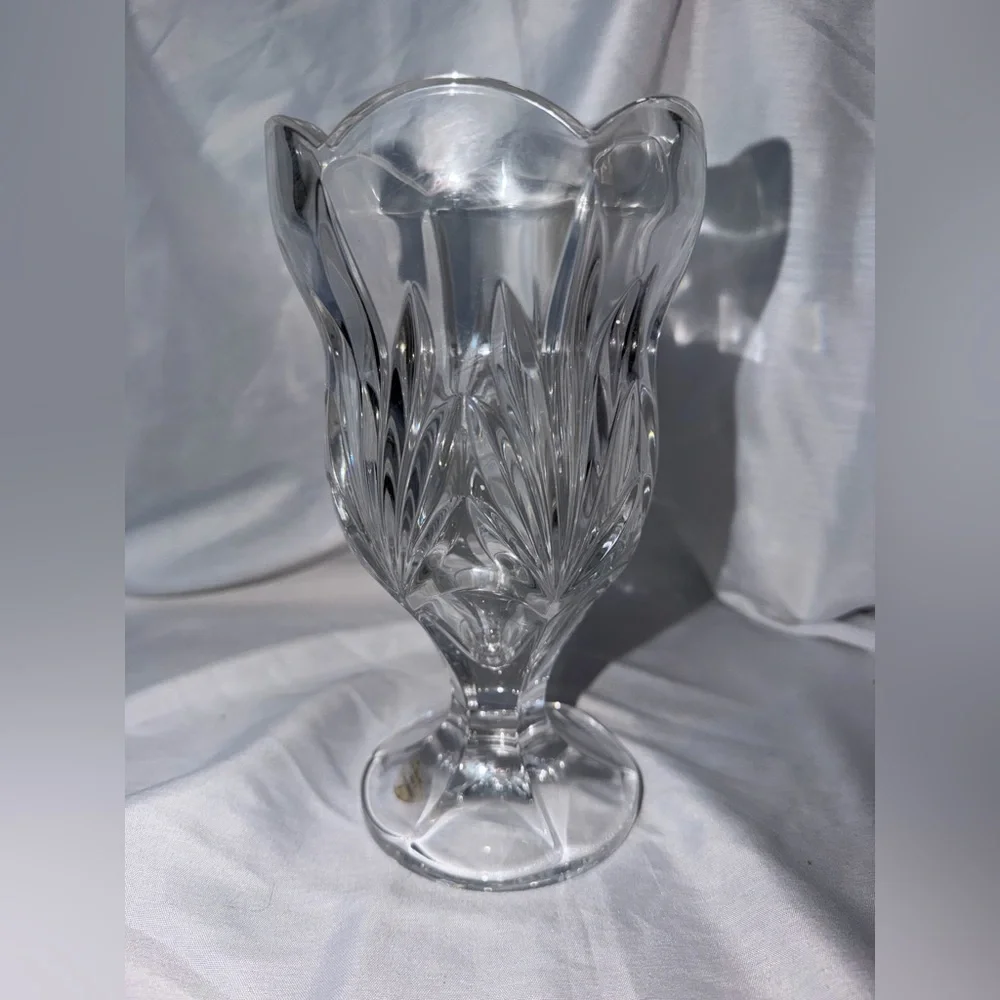 Vintage Royal Limited 24% Lead Crystal Tulip Vase 8
